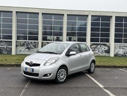 Argento Usata 2010 Toyota Yaris Tre volumi | 5900 € (Buon prezzo)
