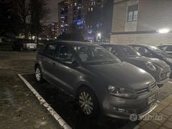 Grigio Usata 2010 VW Polo Comfortline Tre volumi | 4900 € (Ottimo prezzo)