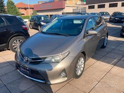 Grigio Usata 2014 Toyota Auris Lounge Tre volumi | 8000 € (Buon prezzo)
