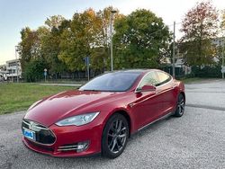 Käytetty 2014 Tesla Model S Sedan | 24.000 € (Perustarjous)