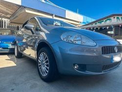 Grigio Usata 2009 Fiat Grande Punto Due volumi | 2900 € (Buon prezzo)