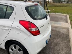 Bianco Usata 2011 Hyundai i20 Tre volumi | 3400 € (Cara)