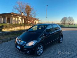 Nero Usata 2009 Mercedes A180 Avantgarde Tre volumi | 1700 € (Buon prezzo)