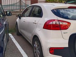 Bianco Usata 2015 Kia Rio Tre volumi | 3800 € (Super prezzo)