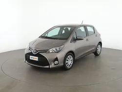 Grigio Usata 2015 Toyota Yaris Active Tre volumi | 8999 € (Buon prezzo)