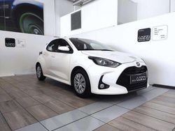 Bianco Usata 2022 Toyota Yaris Hybrid Business Edition Tre volumi | 15.800 € (Buon prezzo)