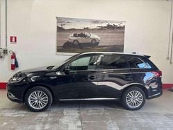 Nero Usata 2019 Mitsubishi Outlander P-HEV Instyle SUV | 19.900 €