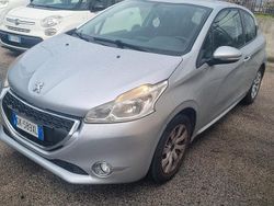 Grigio Usata 2012 Peugeot 208 Active Due volumi | 4800 € (Buon prezzo)