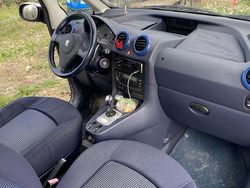 Grigio Usata 2005 Peugeot 1007 Due volumi | 2500 € (Buon prezzo)