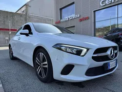 Bianco Usata 2022 Mercedes A180 Tre volumi | 26.900 € (Buon prezzo)