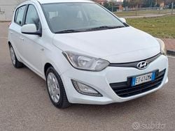 Bianco Usata 2013 Hyundai i20 Edition Tre volumi | 3200 € (Ottimo prezzo)