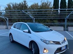 Bianco Usata 2013 Toyota Auris Hybrid Due volumi | 7700 € (Cara)