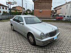 Argento Usata 2001 Mercedes E200 Elegance Tre volumi | 4800 € (Buon prezzo)