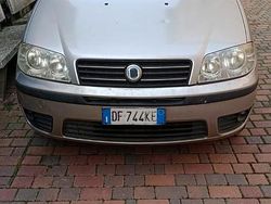 Grigio Usata 2006 Fiat Punto Due volumi | 1600 € (Buon prezzo)