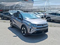 Grigio Nuova 2025 Renault Captur Techno SUV | 23.750 € (Buon prezzo)