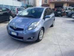 Gray Usata 2010 Toyota Yaris Tre volumi | 3500 € (Ottimo prezzo)