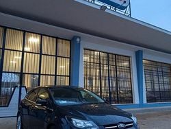 Nero Usata 2014 Ford Focus Titanium Tre volumi | 6499 € (Buon prezzo)