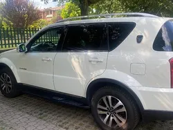 Usata 2015 Ssangyong Rexton SUV | 8000 € (Cara)