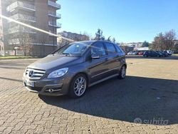 Grigio scuro Usata 2010 Mercedes B200 Premium Monovolume | 3500 € (Ottimo prezzo)
