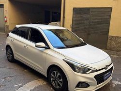 Bianco pastello Usata 2020 Hyundai i20 Tre volumi | 9900 € (Buon prezzo)