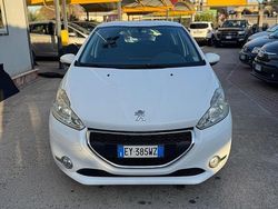 Bianco Usata 2015 Peugeot 208 Allure Due volumi | 6499 € (Buon prezzo)