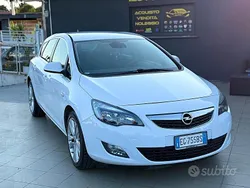 Bianco Usata 2011 Opel Astra Cosmo Tre volumi | 3800 € (Buon prezzo)