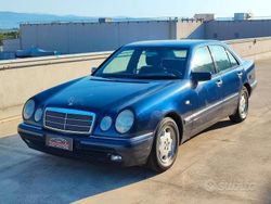 Blu/azzurro Usata 1995 Mercedes E200 Elegance Tre volumi | 5000 €