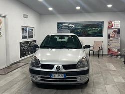 Grigio Usata 2005 Renault Clio II Tre volumi | 3900 € (Molto cara)