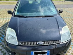 Usata 2004 Ford Fiesta Due volumi | 1200 € (Buon prezzo)