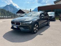 Grigio Usata 2022 Volvo V60 CC Ultimate Station wagon | 34.690 € (Buon prezzo)