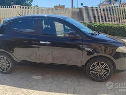 Nero Usata 2014 Lancia Ypsilon Due volumi | 6200 € (Buon prezzo)