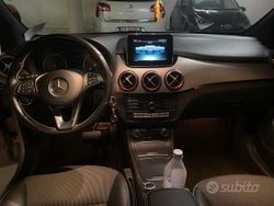 Grigio Usata 2015 Mercedes 190 Tre volumi | 12.000 €