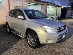 Grigio Usata 2006 Toyota RAV4 Station wagon | 5900 € (Buon prezzo)