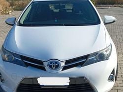 Bianco Usata 2013 Toyota Auris Hybrid Active Tre volumi | 8500 € (Buon prezzo)