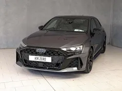 Grigio Nuova 2025 Audi RS3 Ambiente Due volumi | 67.890 € (Ottimo prezzo)
