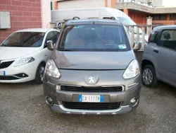 Grigio metal Usata 2015 Peugeot Partner Tepee Premium Monovolume | 7800 €