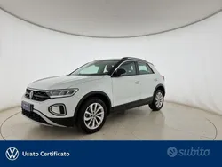 Pure white deep black perlato Usata 2022 VW T-Roc Life SUV | 21.800 € (Buon prezzo)