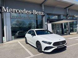 Bianco polare Nuova 2025 Mercedes A180 Tre volumi | 39.173 € (Buon prezzo)