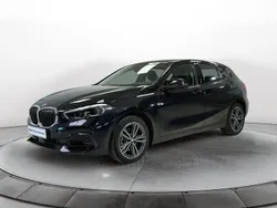 Black sapphire / metallizzato Usata 2024 BMW 116 Sport Line Due volumi | 27.900 € (Buon prezzo)