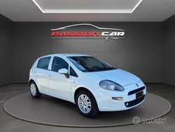Bianco(met.) Usata 2015 Fiat Punto Lounge Due volumi | 6990 € (Buon prezzo)