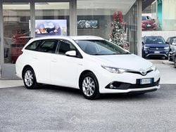 Bianco Usata 2015 Toyota Auris Hybrid Tre volumi | 6400 € (Buon prezzo)