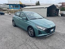 Verde Usata 2024 Hyundai i20 Tre volumi | 16.000 € (Buon prezzo)