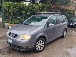 Grigio Usata 2005 VW Touran Monovolume | 2800 € (Buon prezzo)