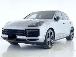 Grigio Usata 2019 Porsche Cayenne Turbo SUV | 76.300 € (Ottimo prezzo)