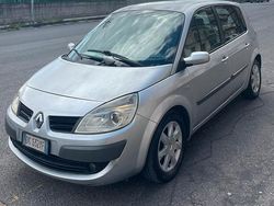 Usata 2007 Renault Scénic II Monovolume | 890 €