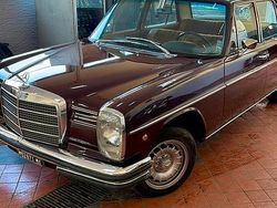 Rosso Usata 1970 Mercedes W114 Tre volumi | 15.000 €
