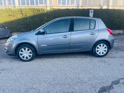 Grigio Usata 2010 Renault Clio II Tre volumi | 2900 € (Buon prezzo)