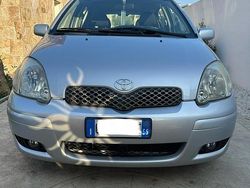 Grigio Usata 2005 Toyota Yaris Due volumi | 4500 € (Molto cara)