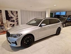 Grigio Usata 2021 BMW 330e Station wagon | 27.700 € (Buon prezzo)