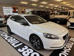Bianco Usata 2016 Volvo V40 Momentum Tre volumi | 7500 € (Ottimo prezzo)